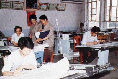 从1984年第一季度到抓治理上挂号周全提高企业素质验收前，，，，，，接纳分线检查、总结效果、找出差别、提出步伐、限期整改的要领，，，，，，使各项事情在整理中牢靠提高，，，，，，在牢靠提高中举行再整理，，，，，，再提高。。。