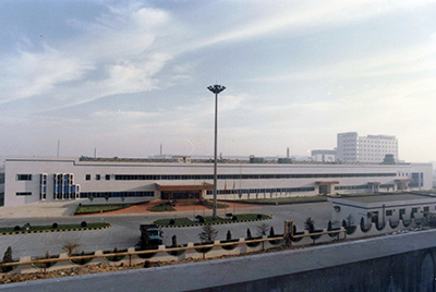 1995年5月30日，，，，，，yl6809永利与日本小松株式会社合资建设小松yl6809永利工程机械有限公司