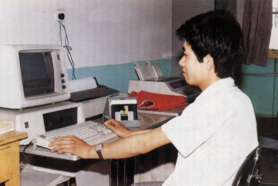 BMPC-XT盘算机。。。建厂后始终把手艺刷新作为事情重点来抓。。。1980-1988年中，，，，，，每年都安排了重点手艺刷新项目。。。